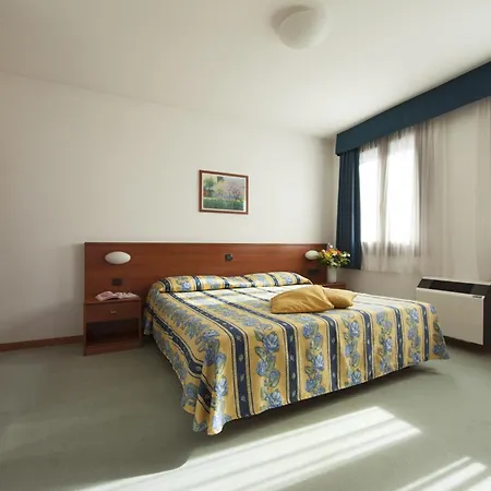 Hotel Naonis 3*