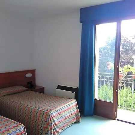 Hotel Naonis 3*