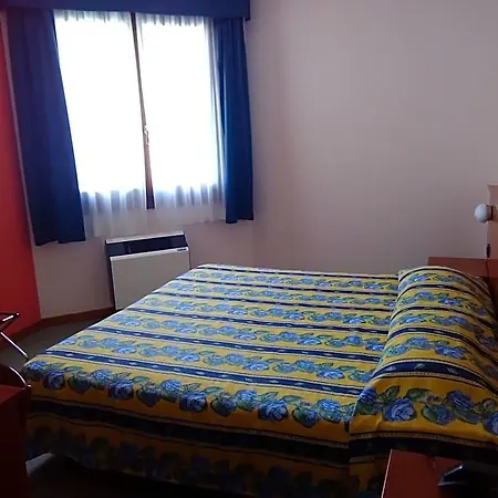 Naonis Hotel 3*