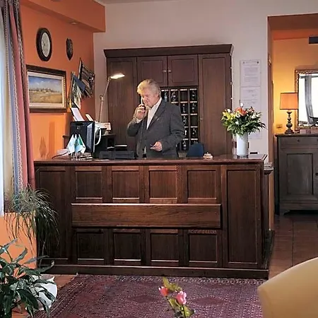 Naonis Hotel 3*