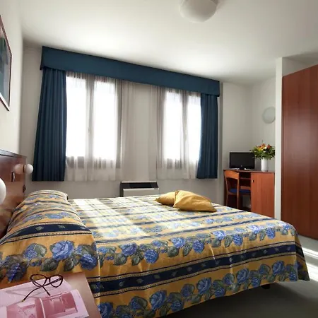 Naonis Hotel