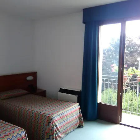 Naonis Hotel 3*
